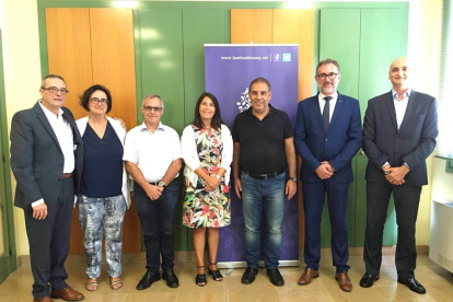 Representantes municipales y del Servicio Catalán de Tráfico que han formalizado la firma del convenio de colaboración.