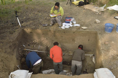 Investigadores y arqueólogos están trabajando en una nueva campaña de excavación en Cavet bajo la dirección del IPHES.