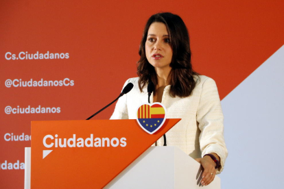 Inés Arrimadas, durante la comparecencia ante los medios.
