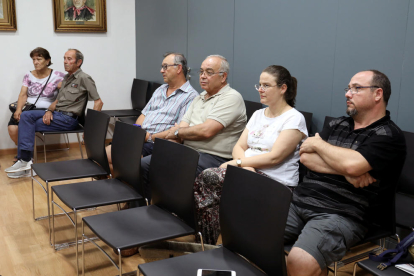 Algunos de los afectados por la quiebra de la entidad acudieron como público al plenario del Ayuntamiento de la Canonja el jueves pasado.