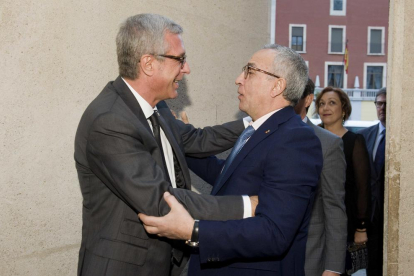 El alcalde de Tarragona, Josep Fèlix Ballesteros y el presidente del Comité Olímpico Español, Alejandro Blanco.