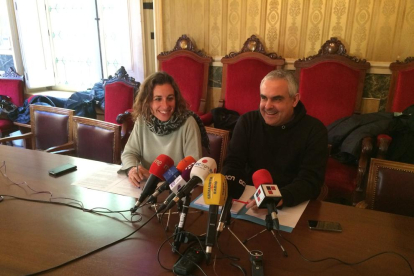 Laia Estrada y Jordi Martí, concejales de la CUP en el Ayuntamiento de Tarragona.