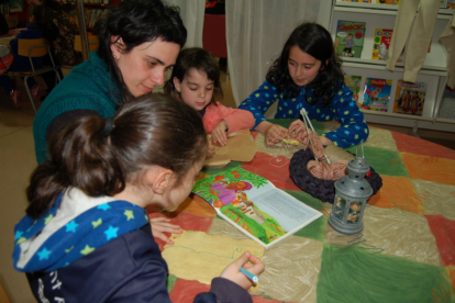 Un moment d'un dels tallers que formen part del projecte de lectura infantil premiat.