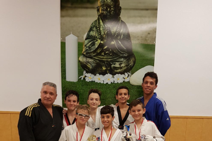Els nou taekwondistes del gimnàs reusenc que van participar al XV Campionat Internacional de Taekwondo d'Andorra.
