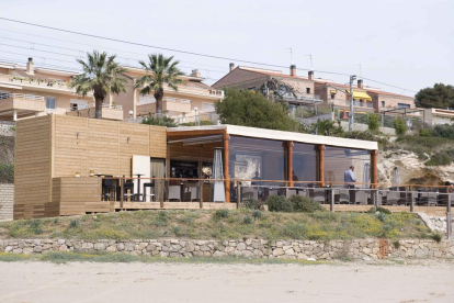 Imatge de la guingueta situada a la platja de la Savinosa, inaugurada l'any 2015.