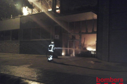 Trece dotaciones de Bomberos trabajaron en las tareas de extinción del incendio.