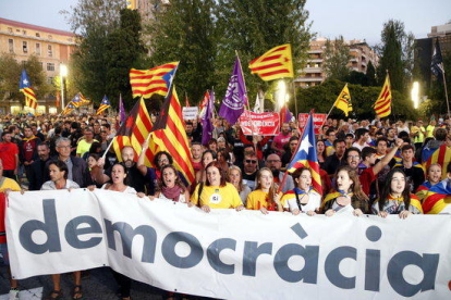 Plano general de la manifestación en la Rambla Nueva de Tarragona el 20 de septiembre del 2017.