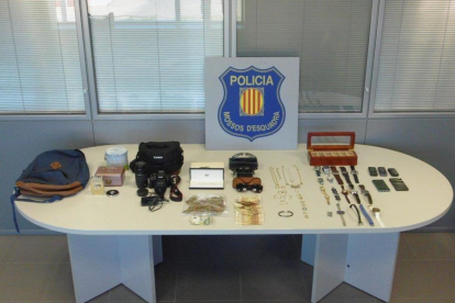 Imagen de los objetos que los agentes intervinieron a los ladrones.