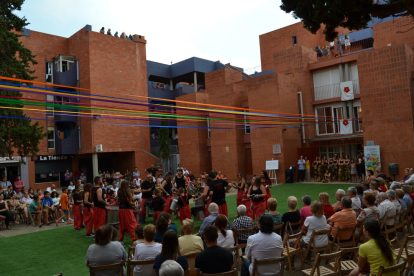 La fiesta del 30ª aniversario del Centre Cívic Mestral se amenizó con varias actuaciones.