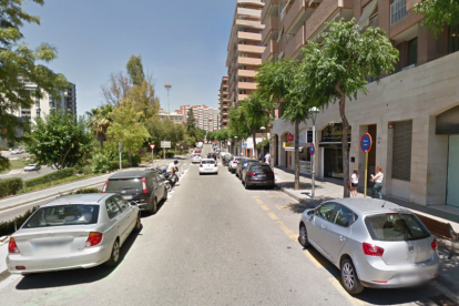 La mujer fue pillada en la calle Vidal i Barraquer.