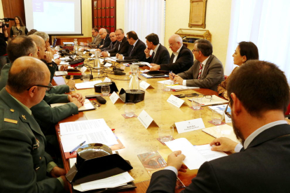 La reunió de la Junta Local de Seguretat de Reus, presidida pel conseller d'Interior, Jordi Jané.