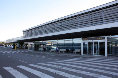 Exterior de la terminal del Aeropuerto de Reus.