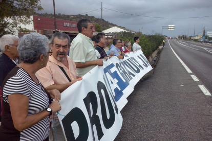 Un grup de persones es va manifestar el 6 d'octubre a Alcanar.
