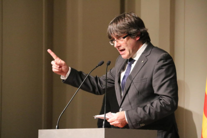 Imatge de Puigdemont durant el seu discurs en l'acte a Brussel·les amb 200 alcaldes, el 7 de novembre.