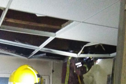 Imatge de l'incendi produït en un habitatge a Tivissa.