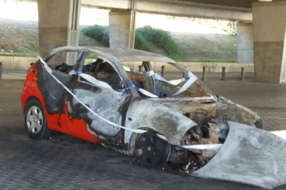 El cotxe es va cremar la matinada del passat dia cinc cap al dia sis de gener.