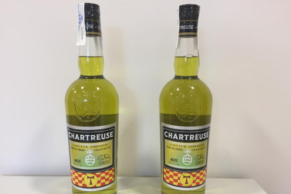 Imagen de la nueva botella de Chartreuse de venta exclusiva en la ciudad de Tarragona.