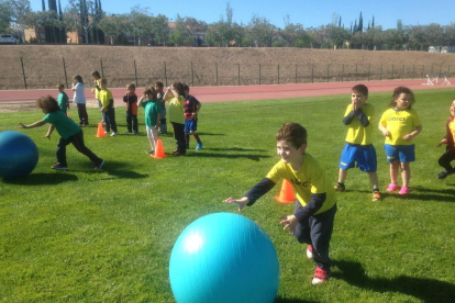 Els nens van gaudir de diversos jocs i activitats esportives.