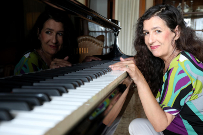 La pianista Diana Baker està al capdavant de l'associació Pianissimo.
