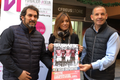 Ferran Pujol, Noelia Canela y Jordi Ruiz presentaron ayer esta iniciativa solidaria en El Pallol.