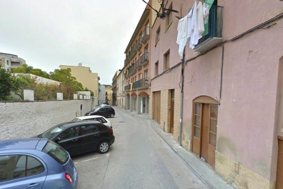 L'accident s'ha produït al carrer Candela de la ciutat de Valls.