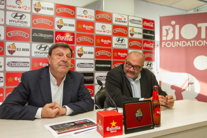 El president del CF Reus, Xavier Llastarri, i el conseller delegat, Joan Oliver, en la presentació de la campanya 'La Segona, a l'Estadi'.