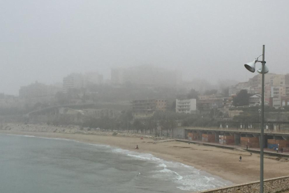 La niebla ha sido la protagonista este jueves por la mañana en el Camp de Tarragona.