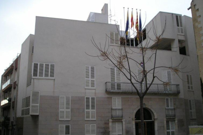 Imagen de la fachada del Ayuntamiento de Vila-seca.
