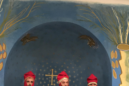 Els tres Savis vinguts d'orient amb la vestimenta oriental d'època del naixement de Jesucrist.