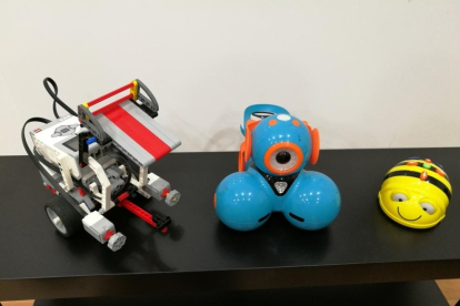 Imatge de petits robots que utilizaran els alumnes.