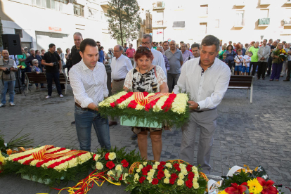 L'ofrena floral ha comptat amb representants del consistori i entitats de la ciutat.