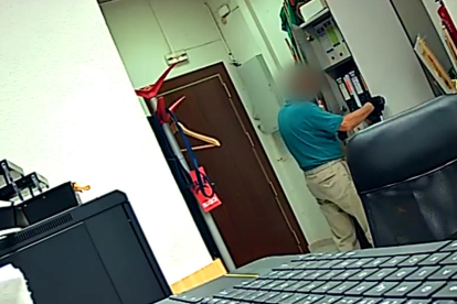 Una de les imatges de càmeres de seguretat d'una de les oficines robades.