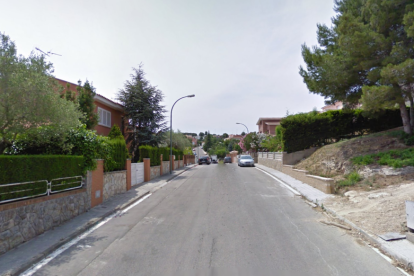 El robatori s'ha produït en una casa del carrer Isaac Albeniz de la urbanització Els Boscos.