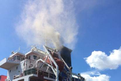 Imatge de l'incendi a l'interior del vaixell.