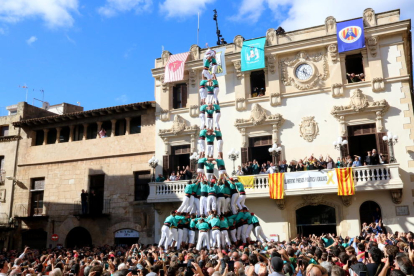 3 de 10 amb folre i manilles dels Castellers de Vilafranca