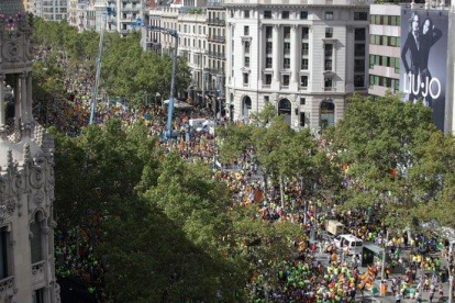 El Passeig de Gràcia de Barcelona ple de ciutadans amb motiu de la manifestació de la Diada, l'11 de setembre de 2017