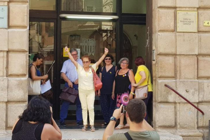 La denunciant a l'entrada dels jutjats de Tortosa.