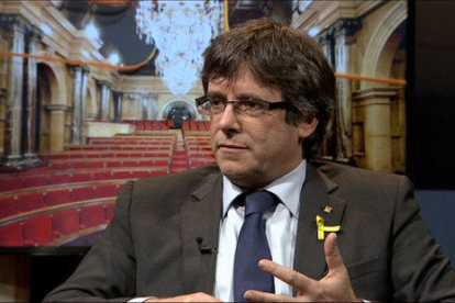 Primer pla de Carles Puigdemont durant l'entrevista a TV3 el 15 d'abril del 2018.