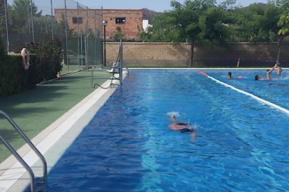 Imatge d'arxiu de la piscina municipal de Riba-roja d'Ebre.