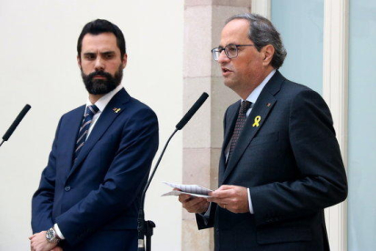 El president de la Generalitat, Quim Torra, i el president del Parlament, Roger Torrent, en la seva compareixença al Parlament aquest 2 de novembre.
