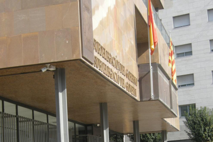 Les autoritats en la seva visita a la subdelegació del Govern a Tarragona.