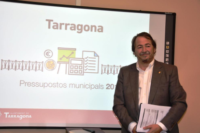 El regidor d'Economia i Hisenda de l'Ajuntament, Pau Pérez, ahir durant la presentació dels pressupostos municipals.