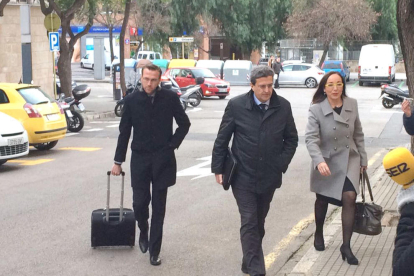 La portaveu del Govern de Tarragona, Begoña Floria, arribant als jutjats.
