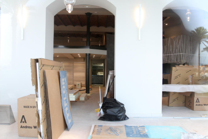 Imatge de l'estat actual de les obres interiors del nou restaurant situat al Serrallo.