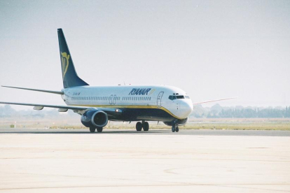 Una imatge d'arxiu d'un avió de Ryanair a l'aeroport de Reus.