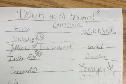 Una lista que hicieron niños de 5º de primaria que no apoyaban a Trump el día después de su victoria electoral.