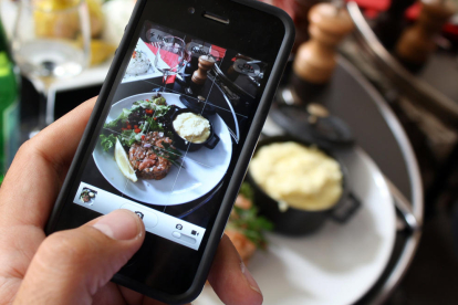 L'aplicació permet recomanar restaurants i fer una llista de desitjos.