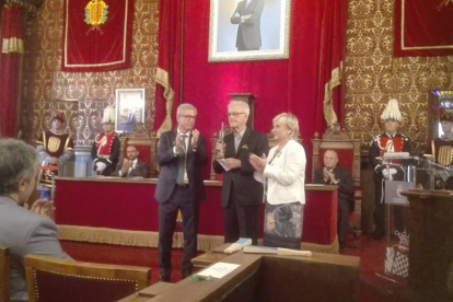 Francesc Xammar va recollir el premi en un acte celebrat a la sala de plens de l'Ajuntament.
