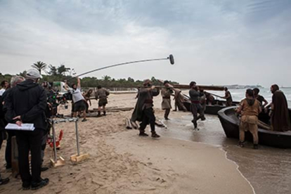 Imatge del rodatge d'una de les escenes de la sèrie a la platja de Tamarit.