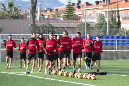 Tots els futbolistes de l'equip, sense excepcions, estaven citats ahir a primera hora a Riudoms per reprendre els entrenaments.